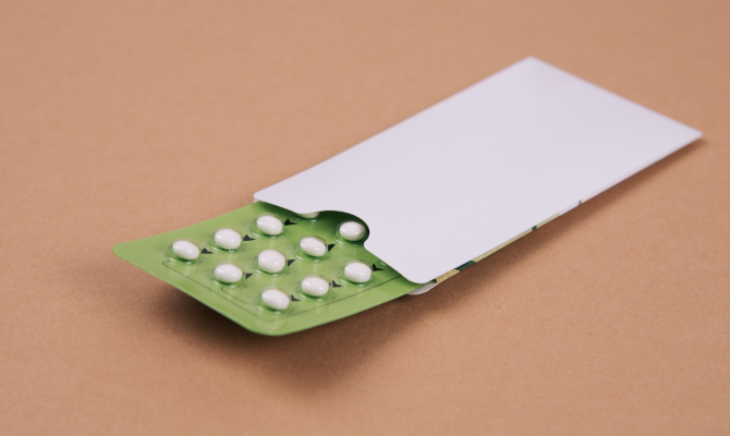 Potíže způsobené endometriózou se často řeší nasazení hormonální antikoncepce